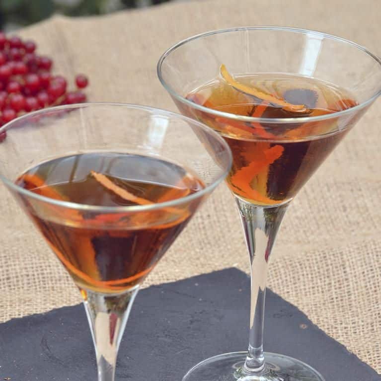 Jim Beam Manhattan Recipe with Bourbon &  Sweet Vermouth Drink